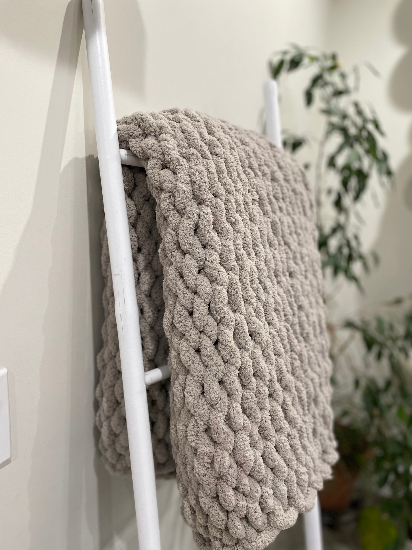 Small Chunky Knit Blanket